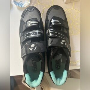 Inform spin shoes size medium